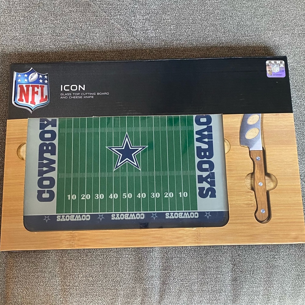 New Dallas Cowboys cutting board and cheese knife!